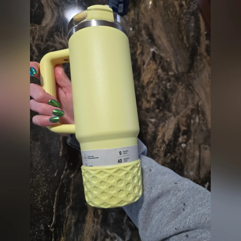 Lemonade Stanley 30oz - Picture 3 of 6